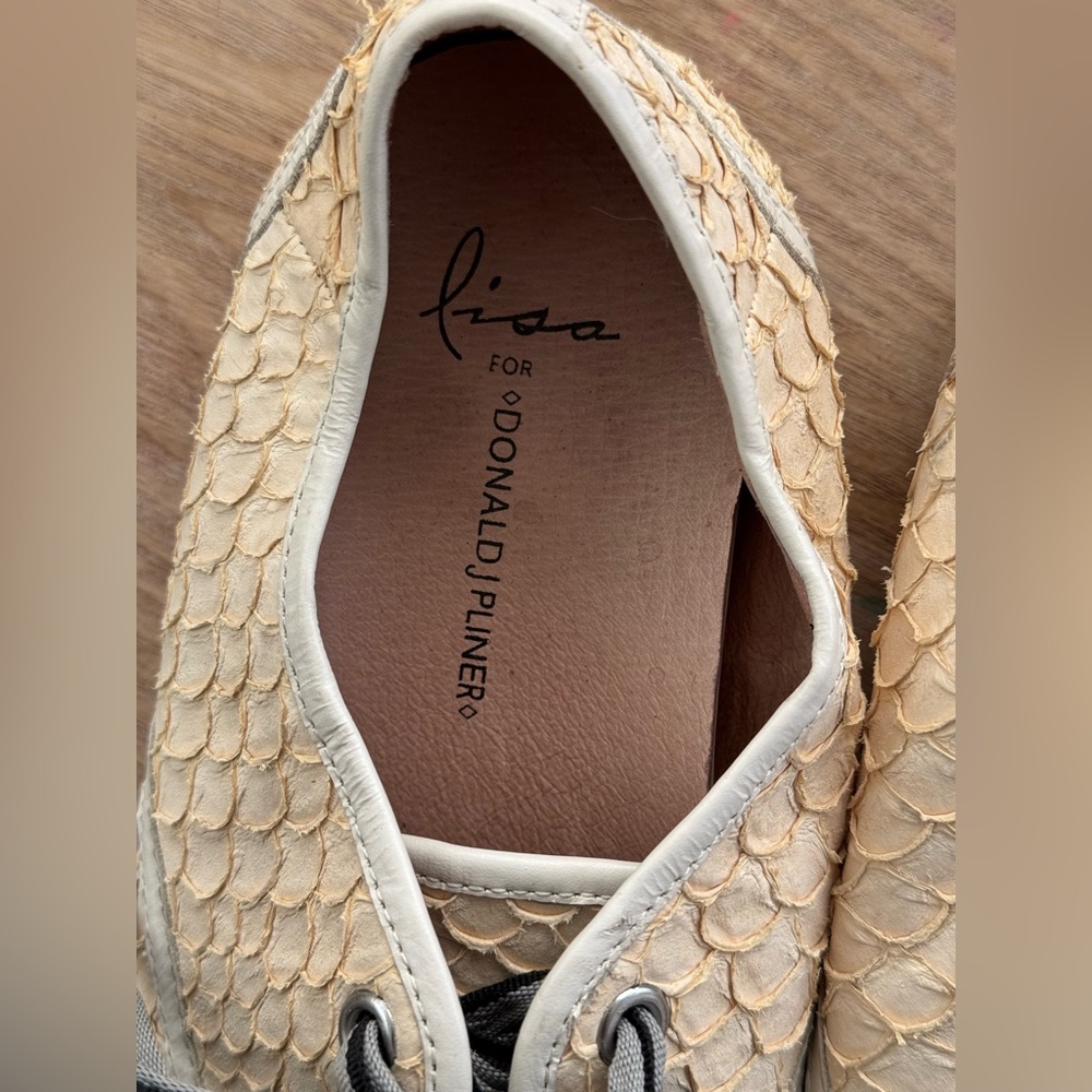 DONALD J PLINER x Lisa DJP Midori Snakeskin Sneaker Size 9 - Picture 6 of 6